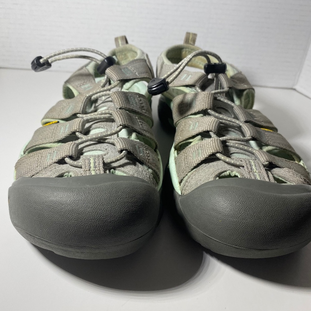 Keen Water shoes women’s size 9 grey and green